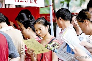 备战湖勇大战！湖人晒训练照：老詹乐呵&贾尔斯出境 浓眉水拉戴帽